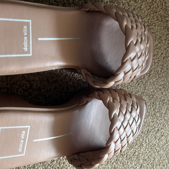 NWOT Dolce Vita Goldy Size 9 - Picture 8 of 16